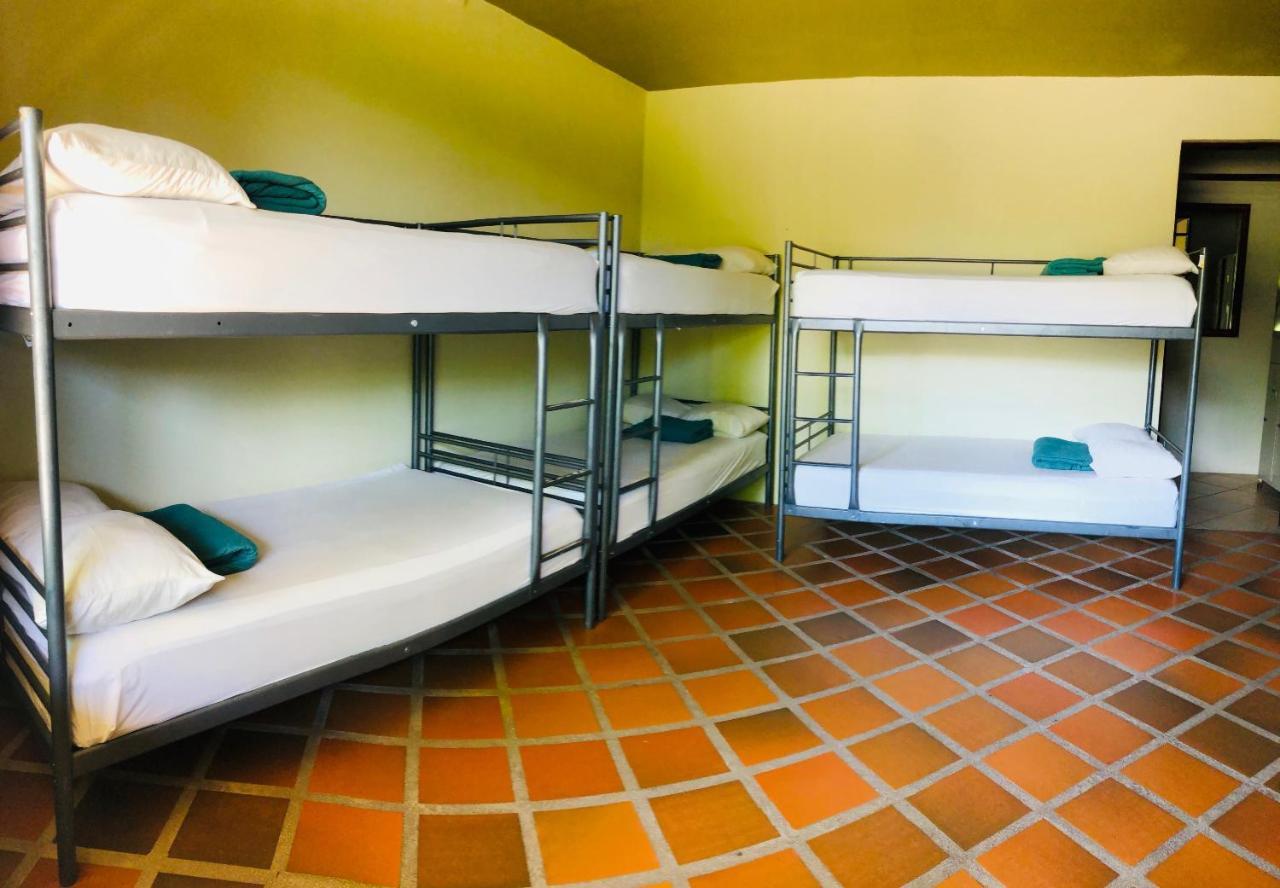 Arenal Backpackers Resort La Fortuna Exteriör bild A typical hostel room