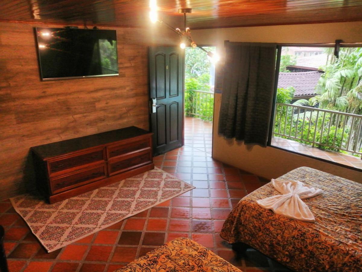 Arenal Backpackers Resort La Fortuna Exteriör bild