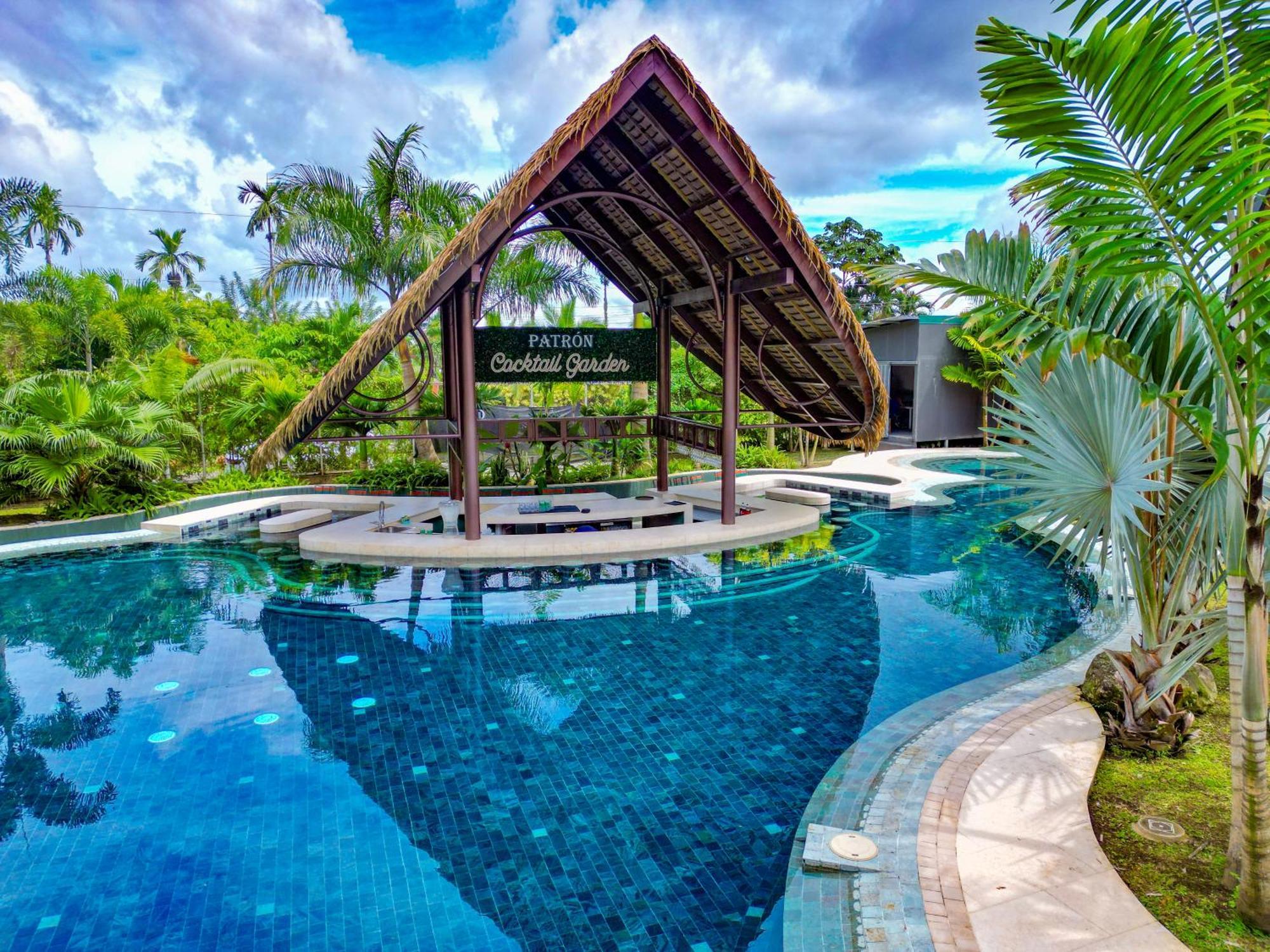 Arenal Backpackers Resort La Fortuna Exteriör bild Pata Black Mountain Golf Resort