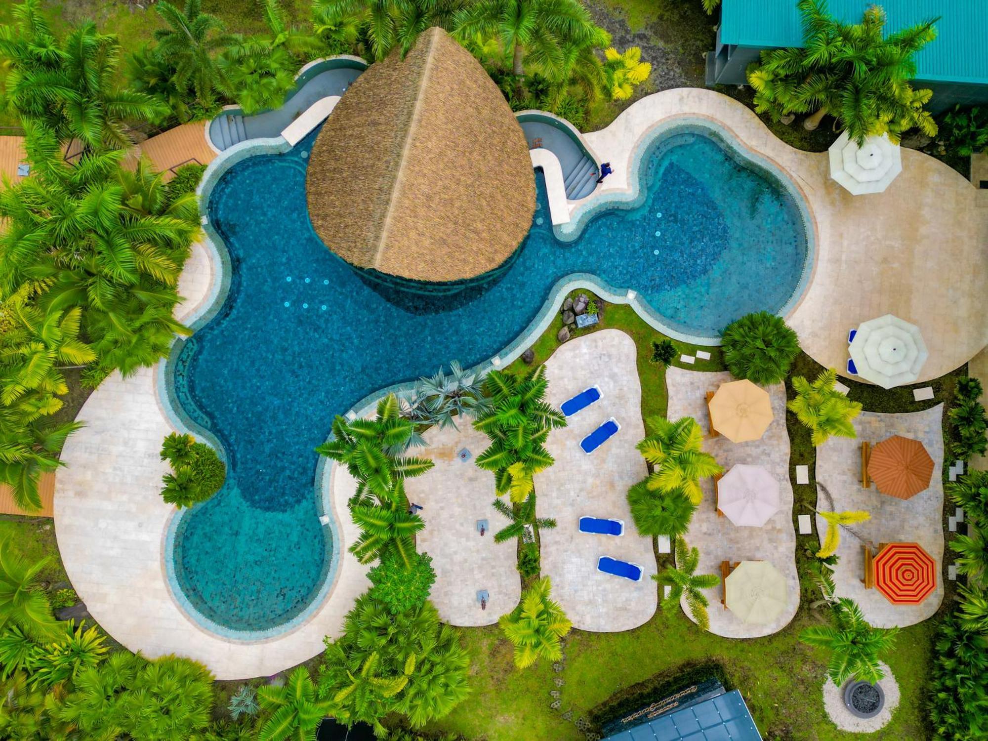Arenal Backpackers Resort La Fortuna Exteriör bild Aerial view of the resort