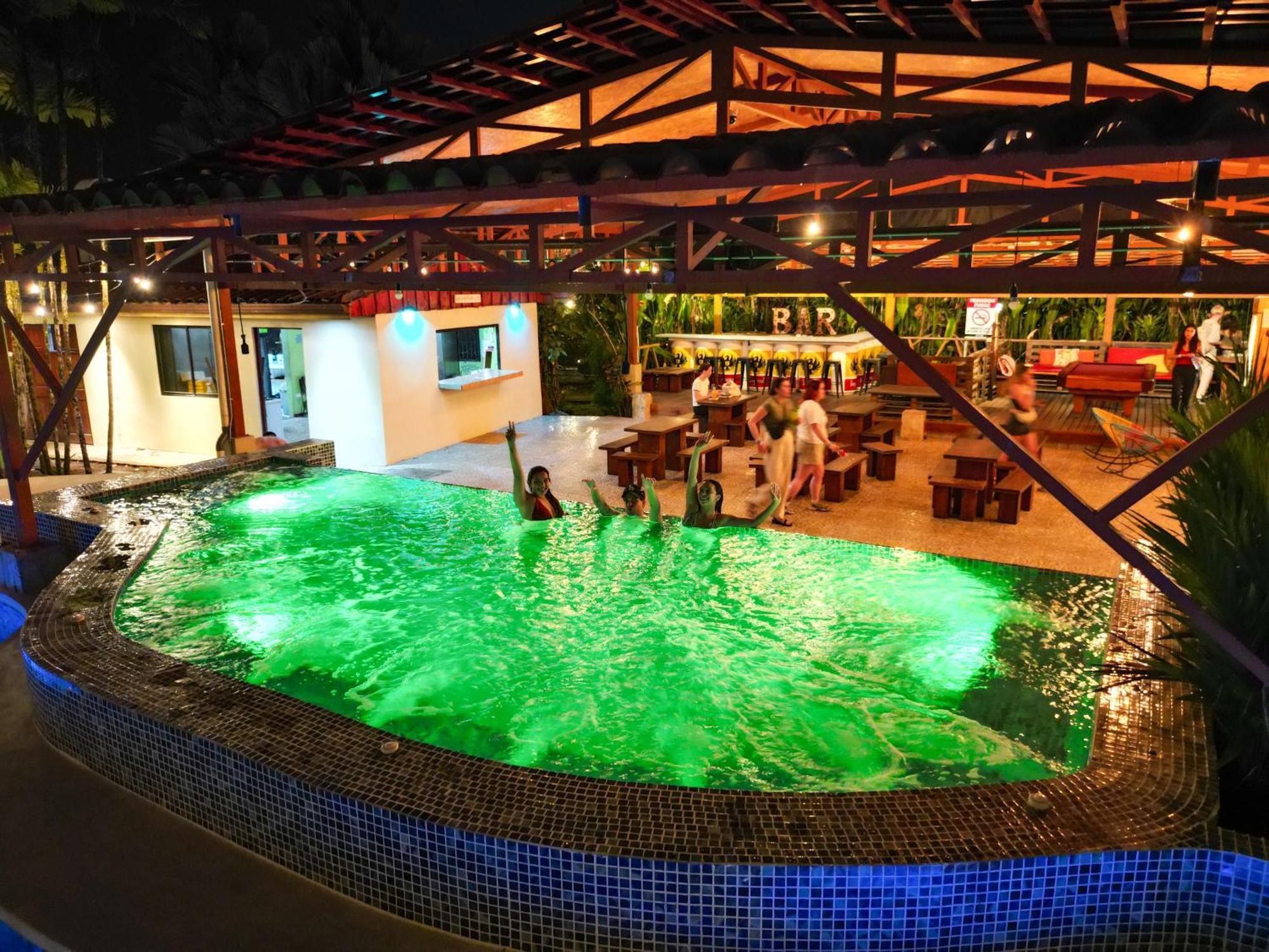 Arenal Backpackers Resort La Fortuna Exteriör bild